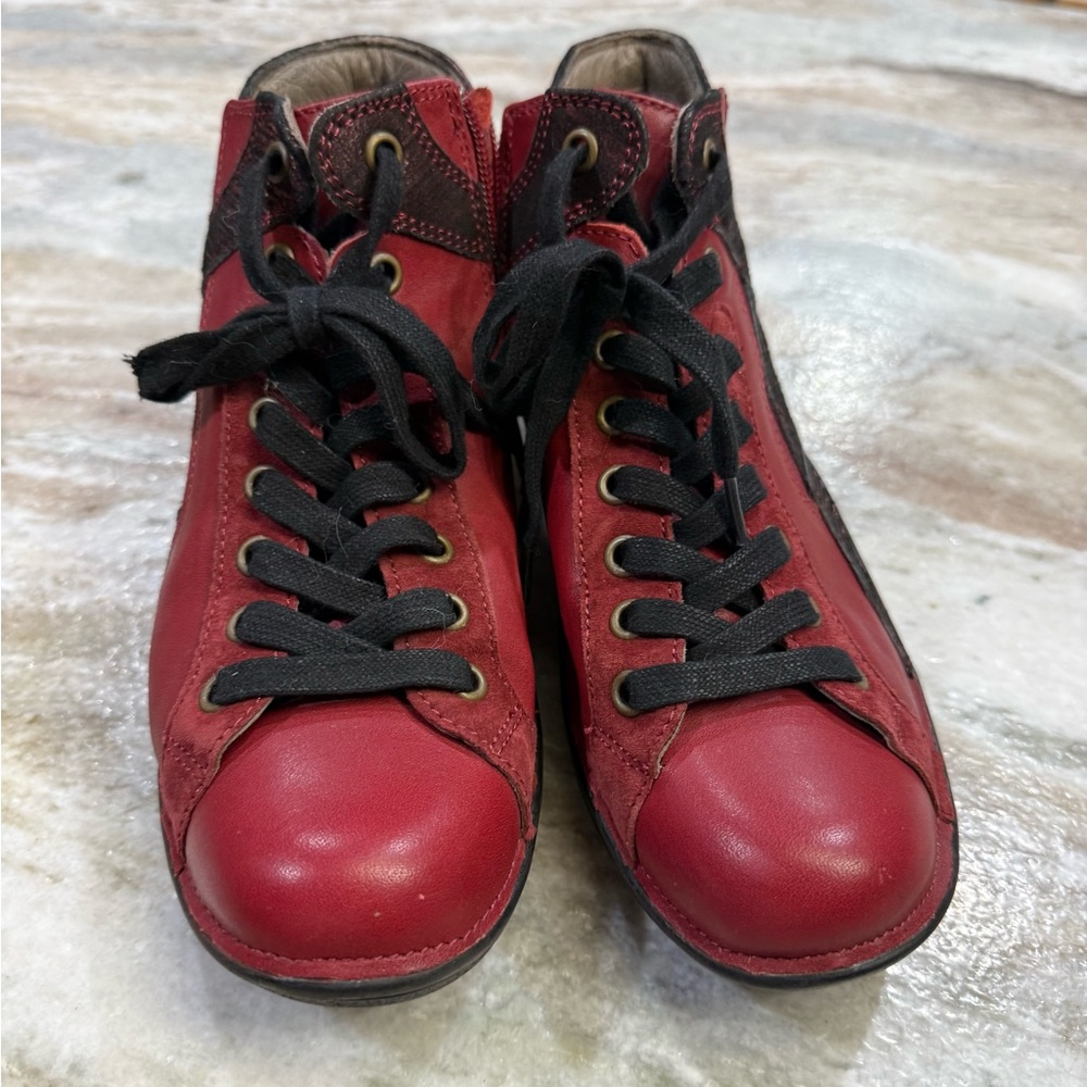 Bionica Women’s Red Orbit Boots. Size 7M. Lace or zip. Suede leather uppers. - Picture 8 of 8